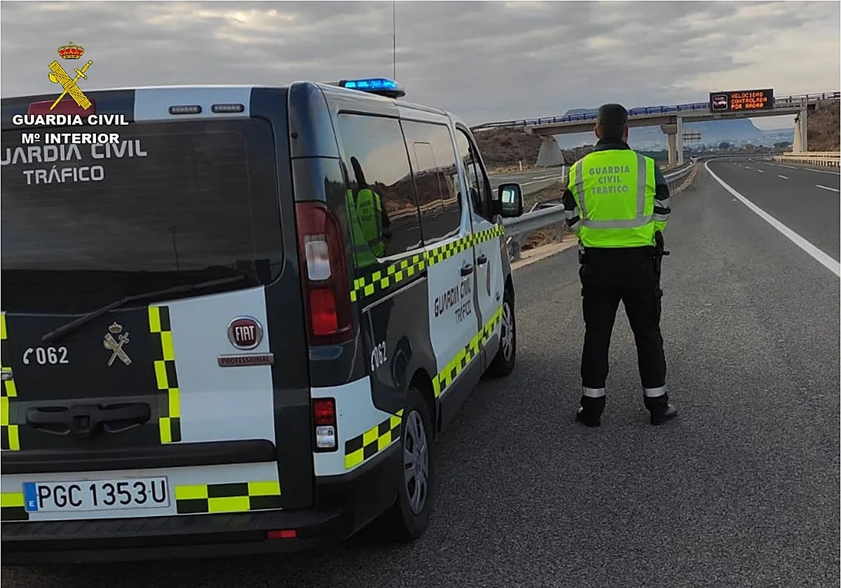 Un conductor se enfrenta a multa, prisión y retirada del carné por circular a 219 kilómetros por hora