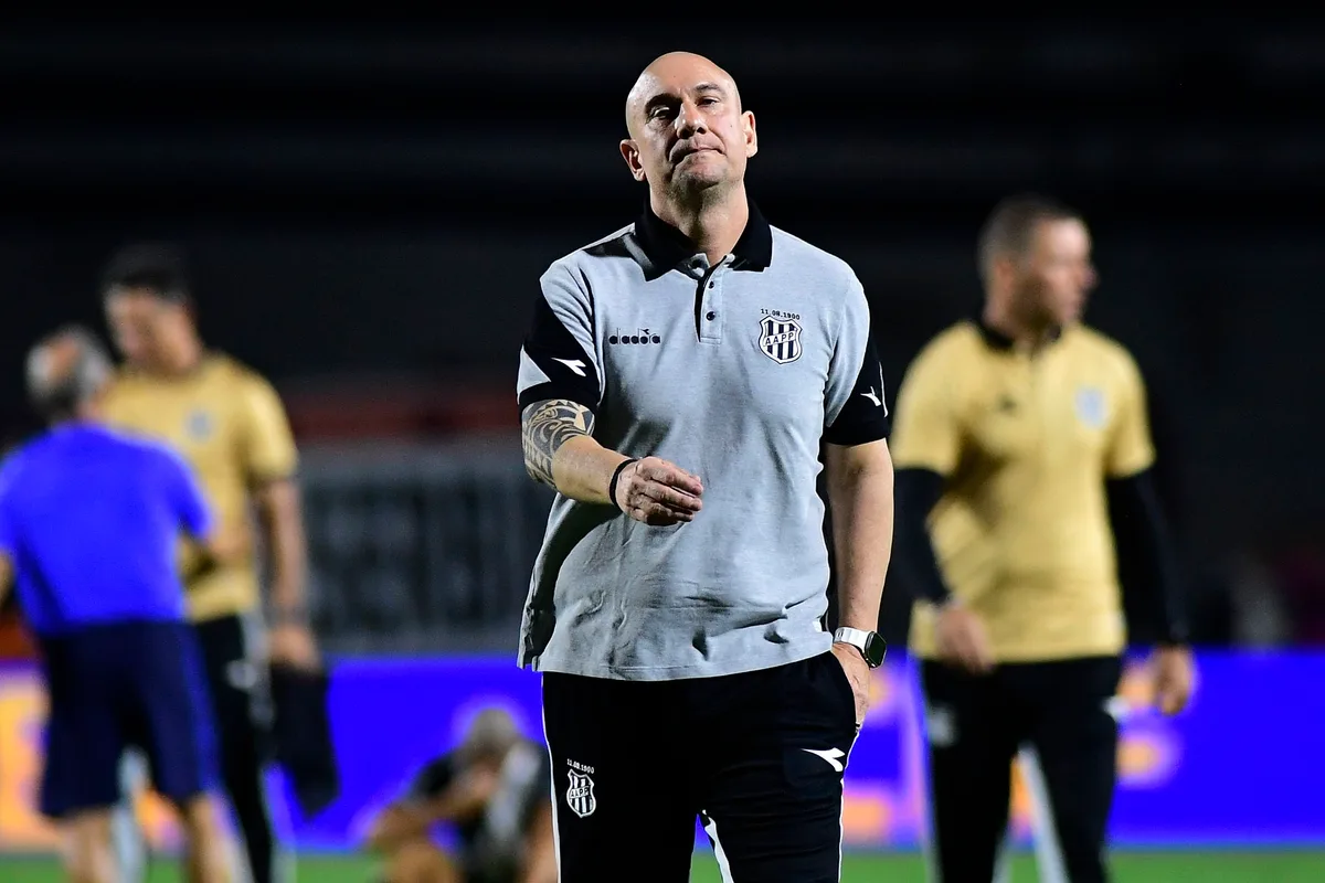 Técnico da Ponte é sincero sobre situação do clube: "Precisa virar SAF, senão vai fechar"