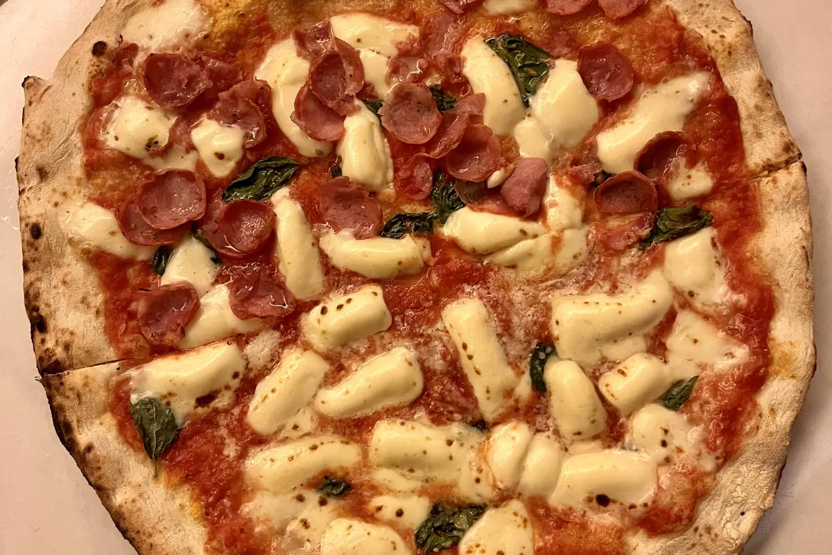 Mezzo napolitana mezzo kitsch, Da Michele tem pizzas realmente boas