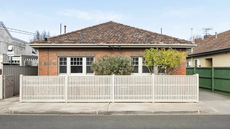 Pair of South Yarra art deco homes pass in at auction on $2m vendor bid