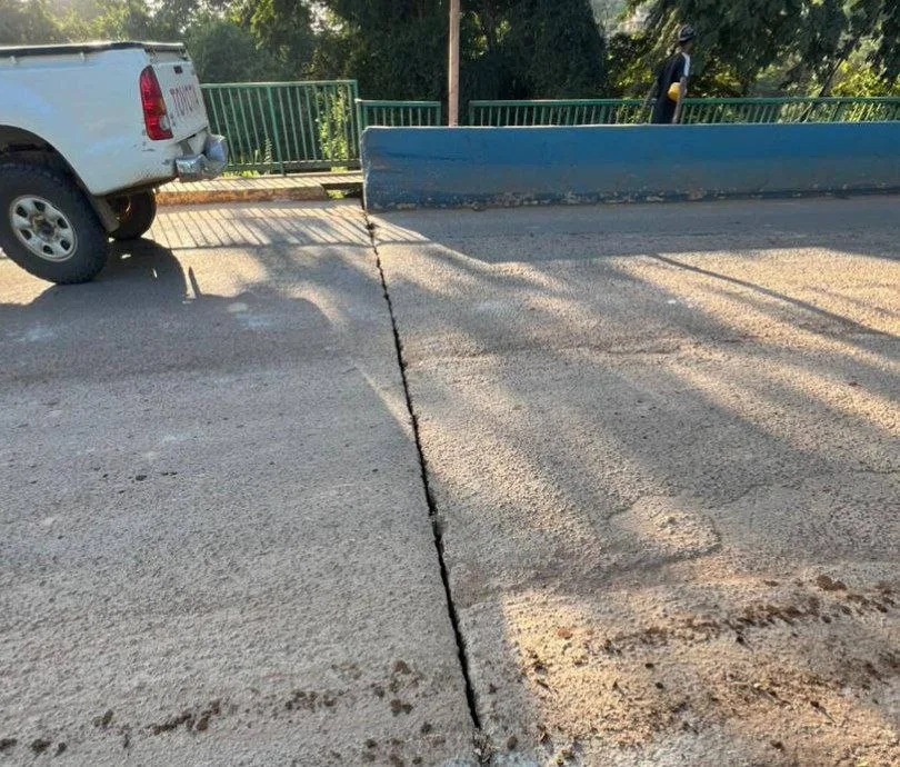 En riesgo de quedar incomunicado El Callao tras grave deterioro del principal puente del pueblo
