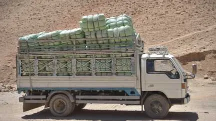 Plus de 700 camions d'aide humanitaire entrent en Afghanistan depuis le Pakistan