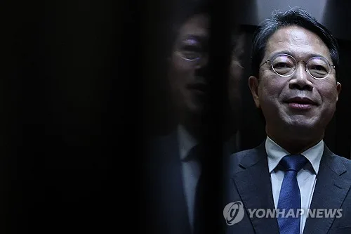 꼬리 무는 김승원 의혹…법무장관 지명 후 2주간 해명만 20여번