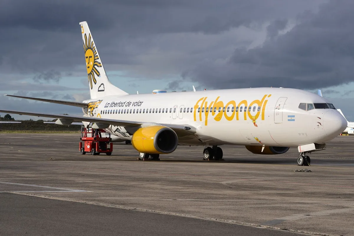 Flybondi: YPF, Aeropuertos Argentina, Google, Mercado Libre, el Estado y la Copa Argentina, entre los que hacen fila para cobrar