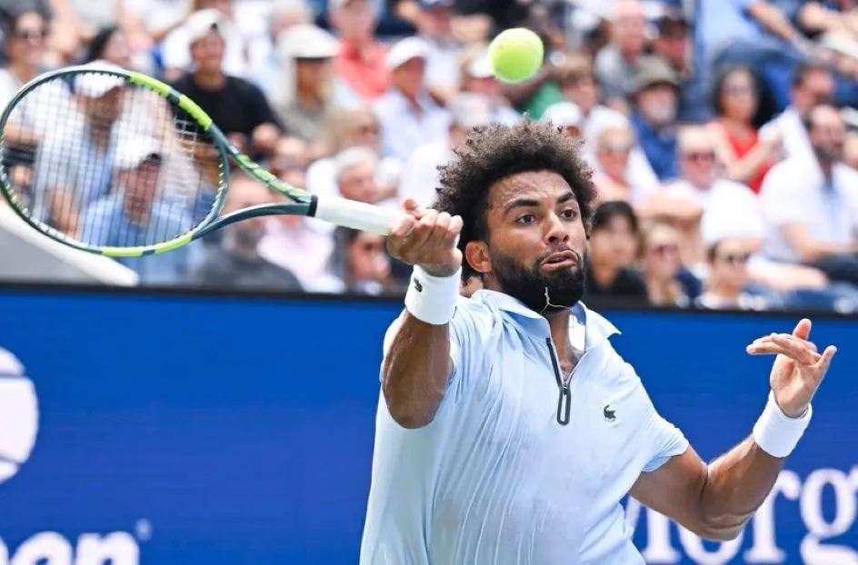 Fils se cobra após queda para Tsitsipas: ?Quase antiprofissional?