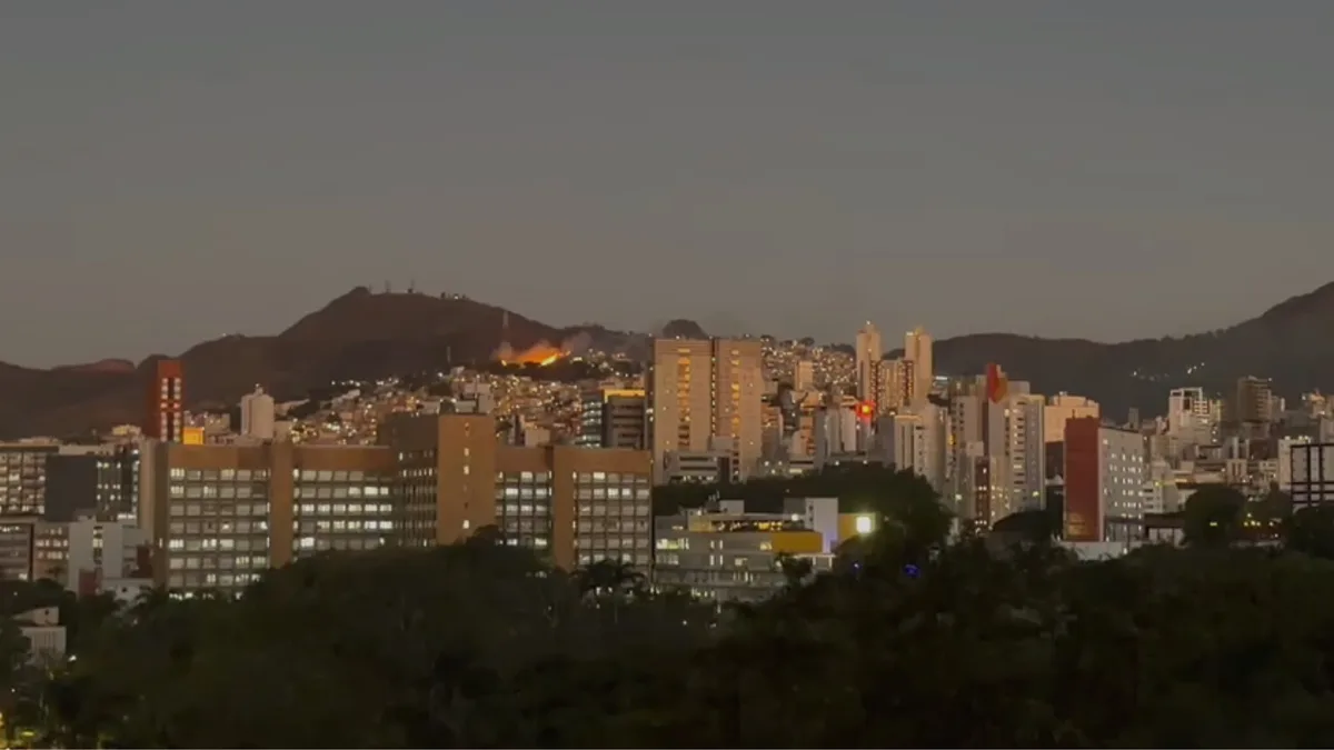 Incêndios atingem serras do Curral e do Rola-Moça em dia de queimadas em matas da Grande BH