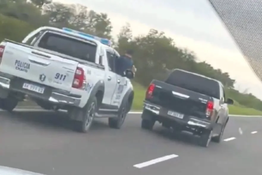 El robo de dos camionetas desató una persecución de película sobre Ruta 11: disparos, choques y cuatro detenidos