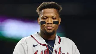 MLB: Ronald Acuña Jr. salió del juego tras sufrir pelotazo