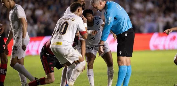 Bola rolando: diferença de quase 16 minutos entre jogos do Brasileirão