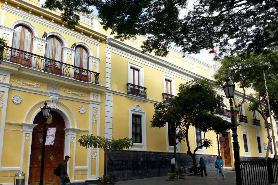 Ministro Plasencia califica de «intromisión inaceptable» declaraciones de Uruguay
