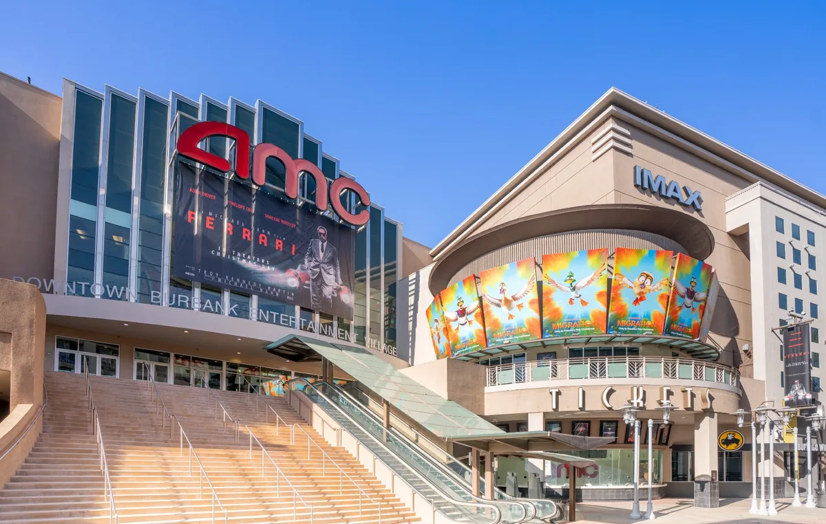 LA cinemagoer pepper-sprays person using phone during film