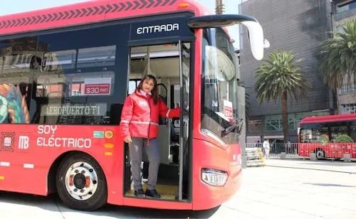 Metrobús incorpora a 48 conductoras a la "Ruta Quetzalcóatl"; es la primera operada solo por mujeres