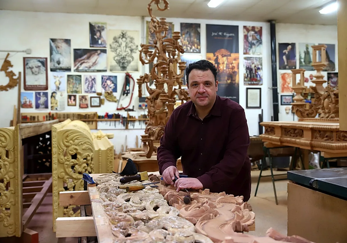 El poeta cordobés José María Higuera gana el premio Ciudad de Salamanca con 'Flores de plástico'