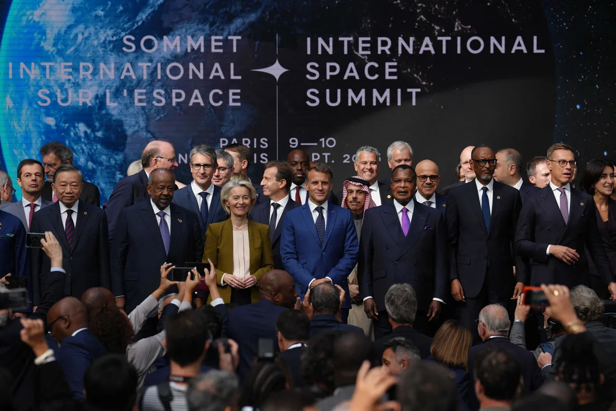 Von der Leyen: "Nuestra seguridad depende de la seguridad en el espacio"