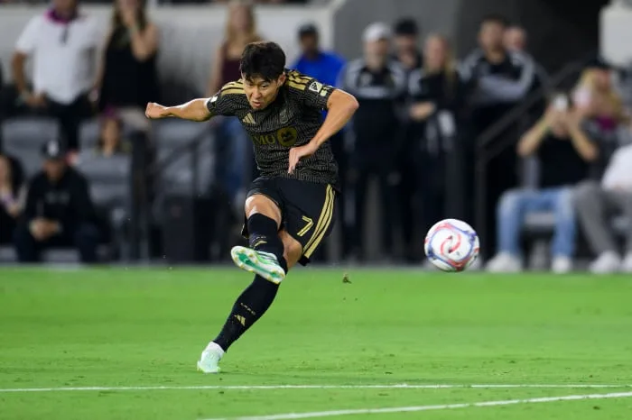 '빅 찬스 미스 1회'→'평점 6.9 하위권' 손흥민 침묵 LA FC, '수적 열세' 밴쿠버와 1-1 가까스로 무승부