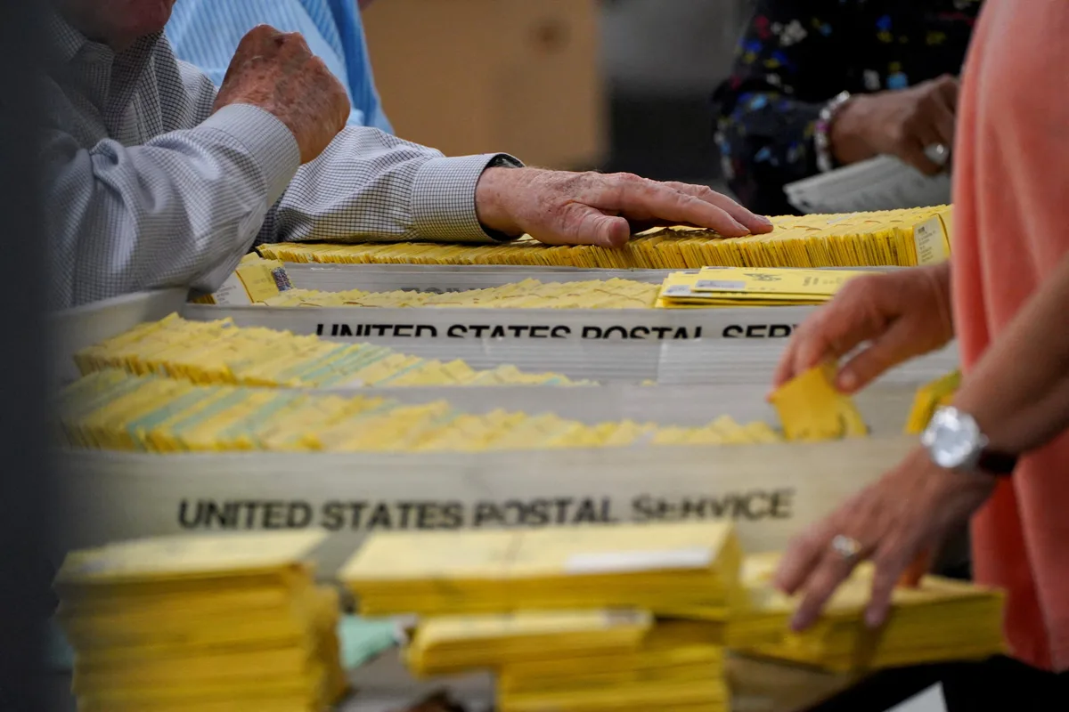El Departamento de Justicia demanda a California para frenar el conteo de 20.000 votos por correo