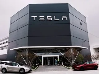 Tesla signale le lancement imminent de son robotaxi sans volant ni pédales