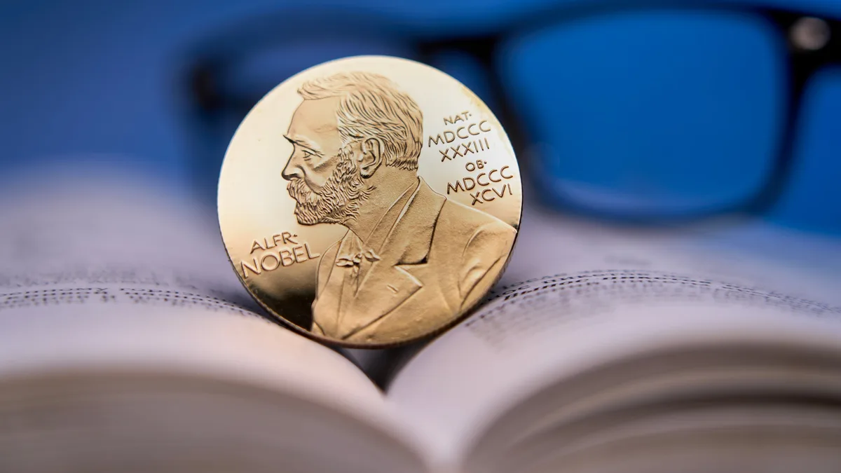 Como sucediera con Borges, el Comité del Premio Nobel, se olvida de un argentino: ¿quién es?