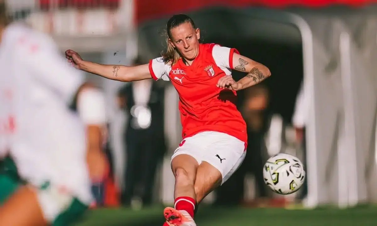 Malu Schmidt e Nycole marcam gols em vitórias na Liga BPI em Portugal