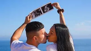 Modelo de OnlyFans en la dulce espera de un bebé de su hermanastro