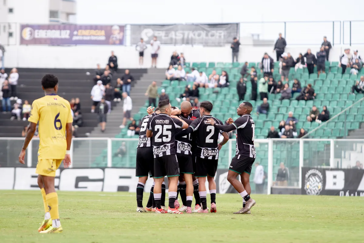 Figueirense vence Nação e chega a oito jogos de invencibilidade