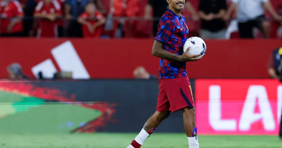 Raphinha volvió a meter un hat trick y rompió un histórico récord de Messi en el Barcelona