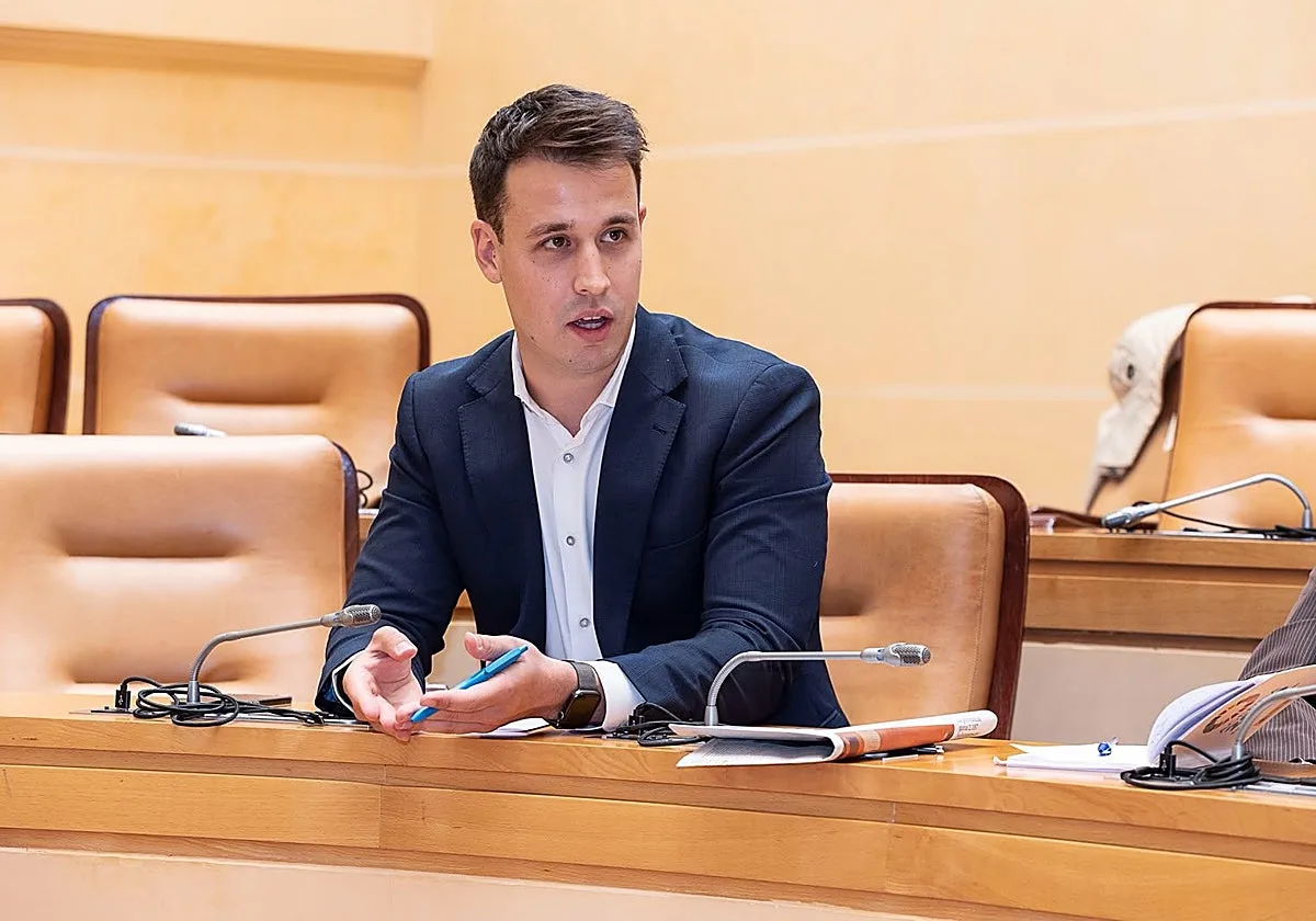 Un edil del PSOE critica que le amenazasen con la expulsión y ahora Moncloa asuma su postura sobre Ceuta