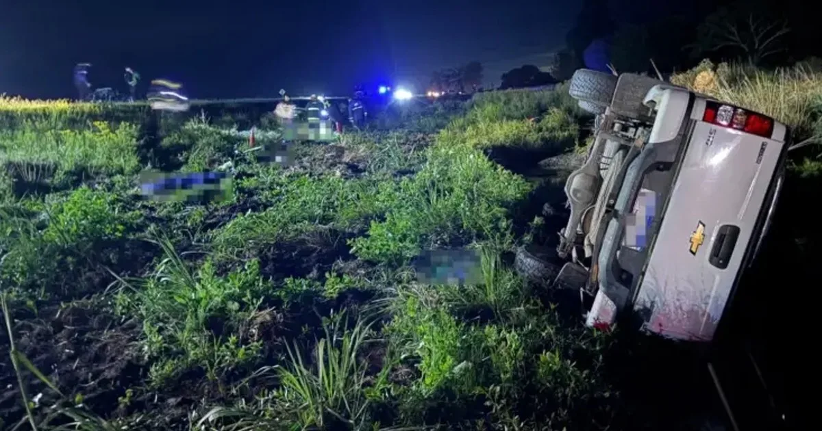 Iban con un bebé en moto por una ruta nacional, de noche, y los chocó una camioneta: murieron los tres