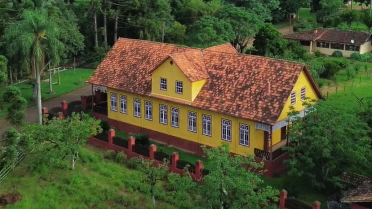 Casarão centenário preserva histórias de família poderosa e segredos do Contestado em SC