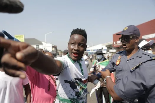 WATCH | Teargas and rubber bullets as tempers flare in March and March clash with refugees