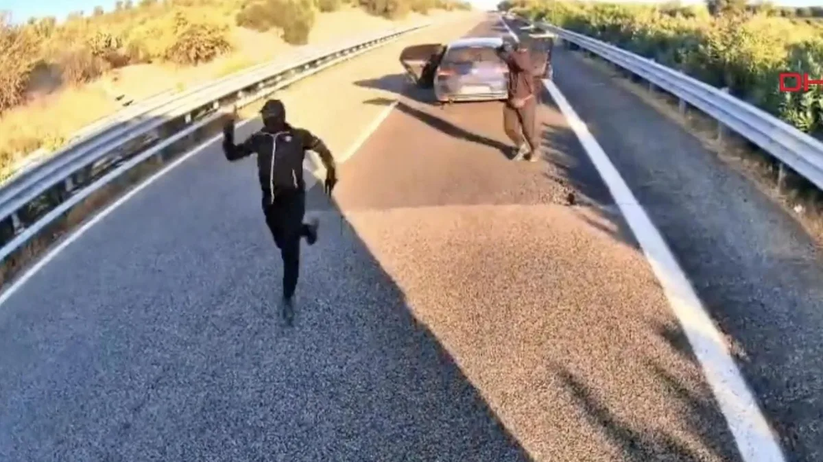 Überfall in Italien: Dashcam filmt brutalen Angriff auf Lkw-Fahrer