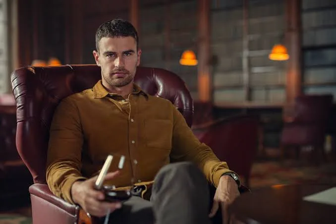 Theo James arrisca tudo no trailer da 2ª temporada de ‘Magnatas do Crime’; Confira!
