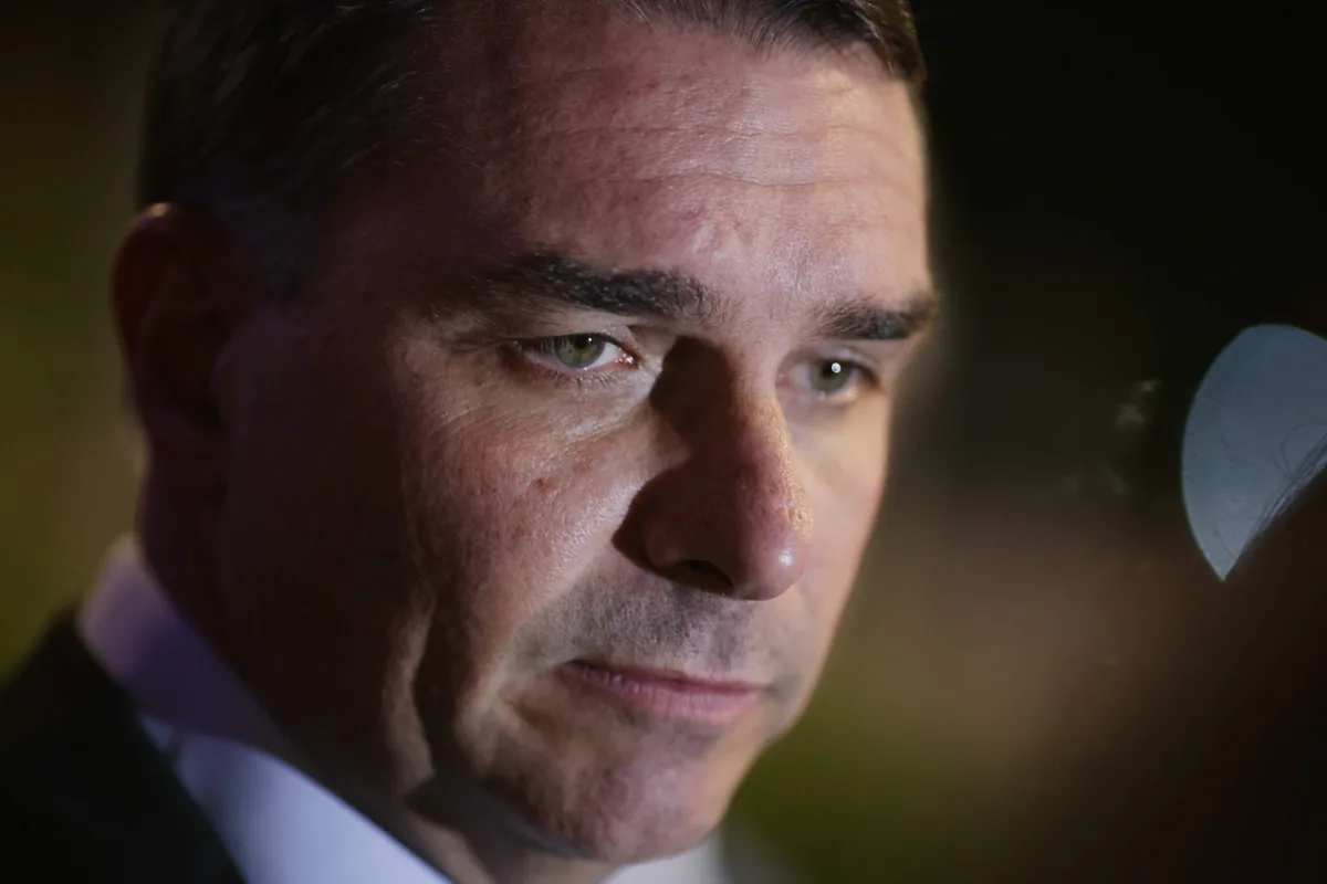 PT ironiza filiação de Flávio Bolsonaro ao Missão