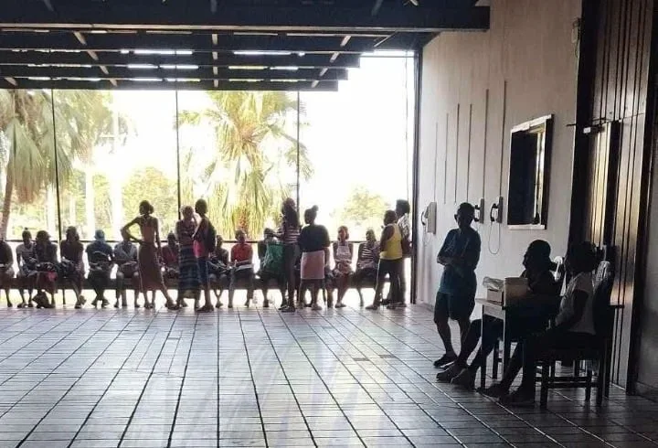 La escasez de efectivo y los apagones dificultan el cobro de salarios docentes en Cuba