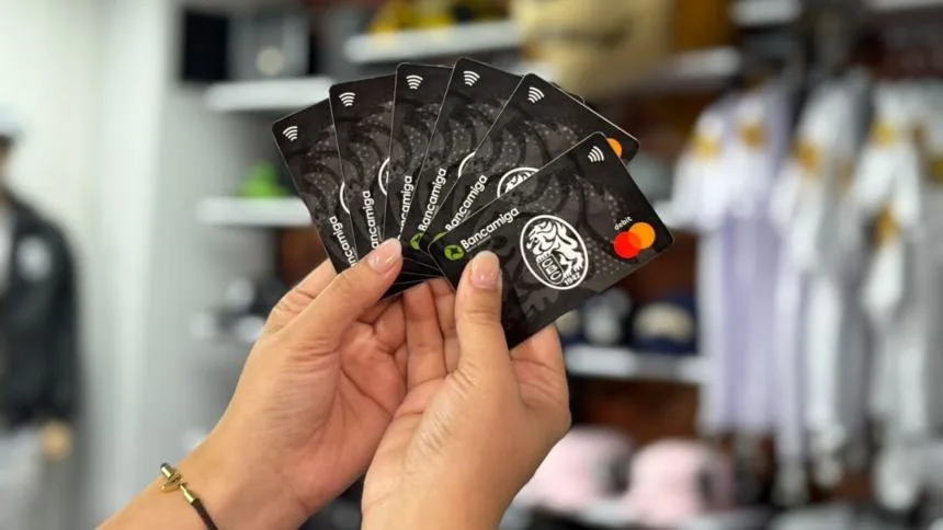 Bancamiga celebra el orgullo caraquista con su Tarjeta de Débito de los Leones del Caracas