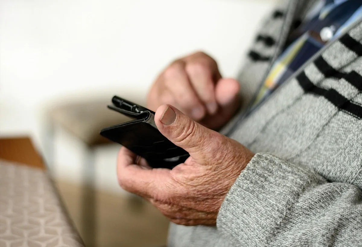 Santos abre 160 vagas para curso gratuito de tecnologia e segurança digital para pessoas 50+