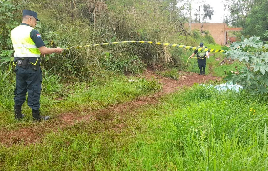 Corpo carbonizado e com membros decepados é encontrado em matagal