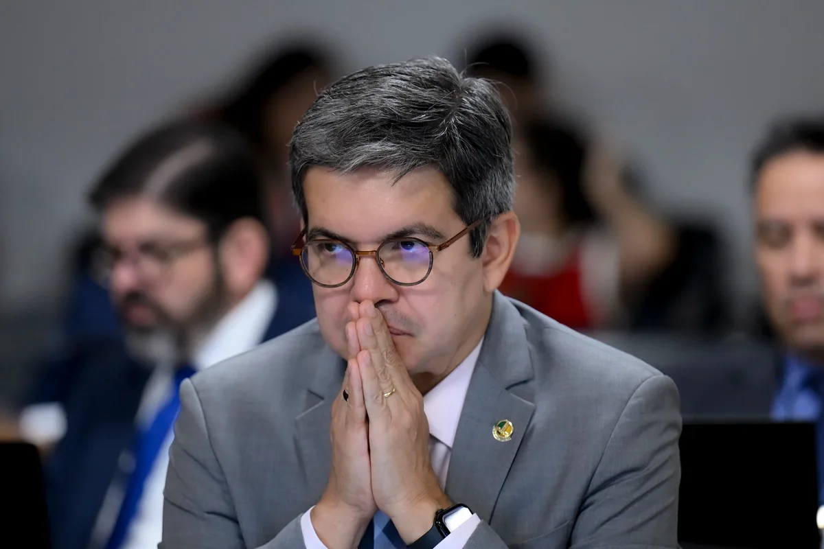 Falta de acordo adia instalação de comissão sobre fim da “taxa das blusinhas”