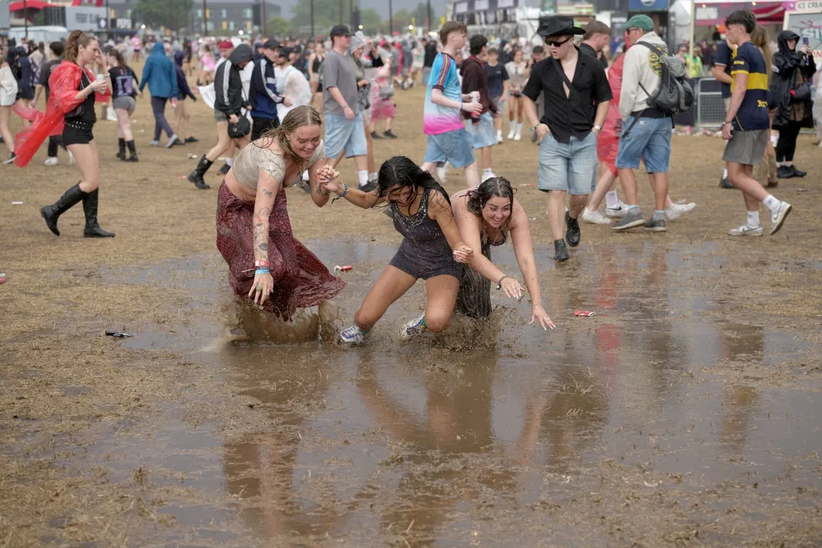 Geese frontman humours damp crowd as they brave heavy rain at Reading Festival