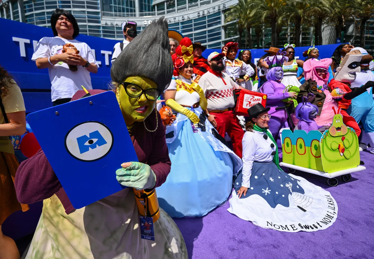 Cuando 100.000 adultos se visten como princesas Disney: la D23 riega de millones al sur de California