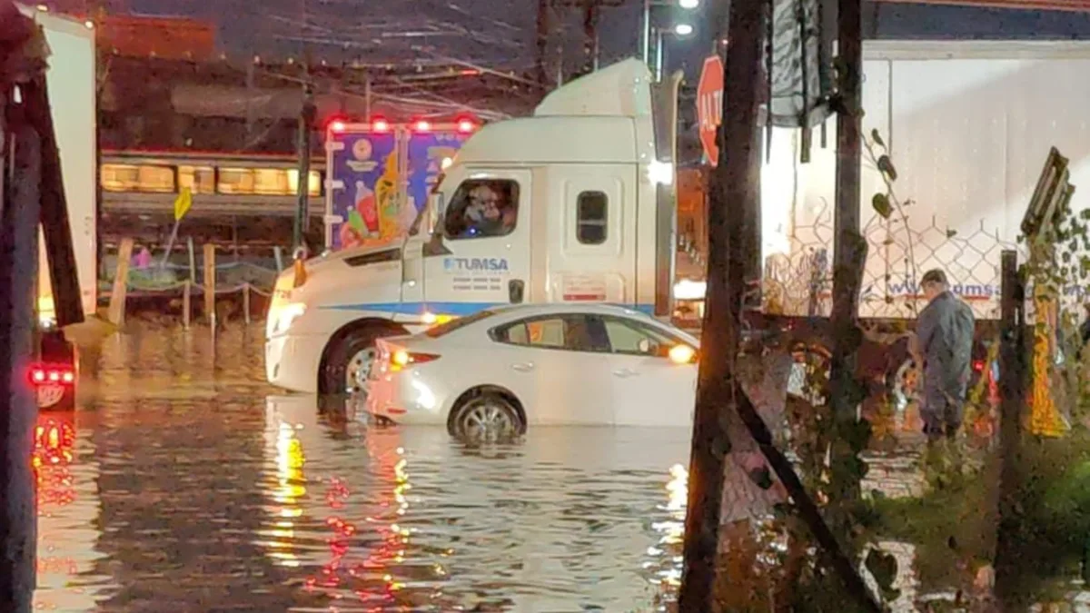 Fuertes lluvias al oriente del Edomex provocan severas inundaciones: la altura del agua alcanzó más de un metro de altura