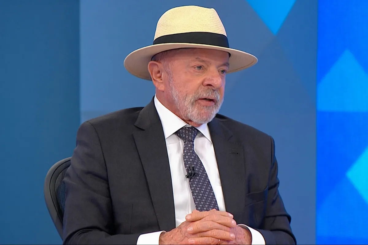 Lula defende Correios, mas diz que estatal não se adaptou aos novos tempos