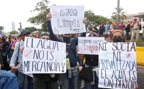 Gobierno de Jalisco reporta 39 detenidos tras marcha por agua; hay 59 personas heridas, dice
