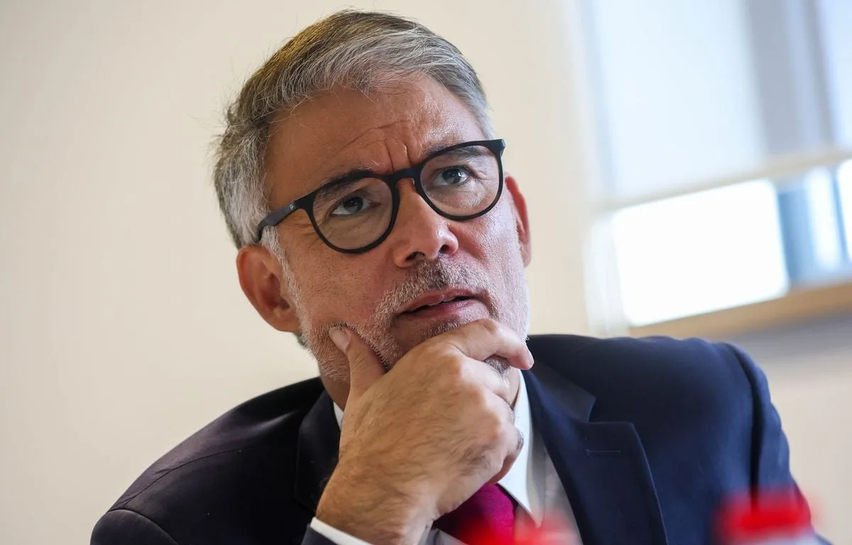 « À présent, il faut avancer » : Olivier Faure souhaite « la victoire » de Raphaël Glucksmann à la présidentielle