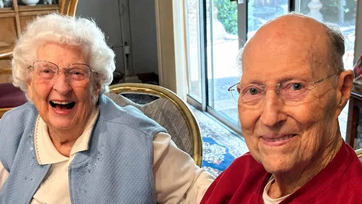 Gêmeos centenários chegam aos 100 anos após enfrentar câncer, ataque cardíaco e outras dificuldades, mas revelam o que ainda mantém os dois tão próximos da família