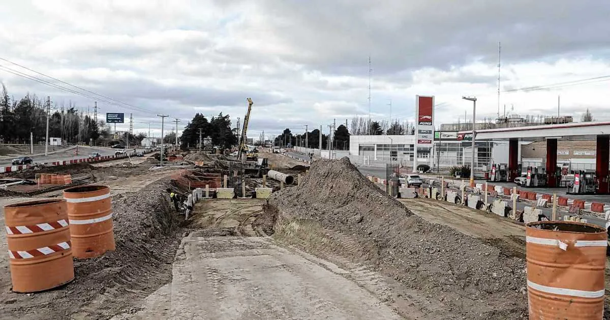 Calzada reducida en Avenida Olascoaga y Gran Avenida por obras: piden transitar con precaución