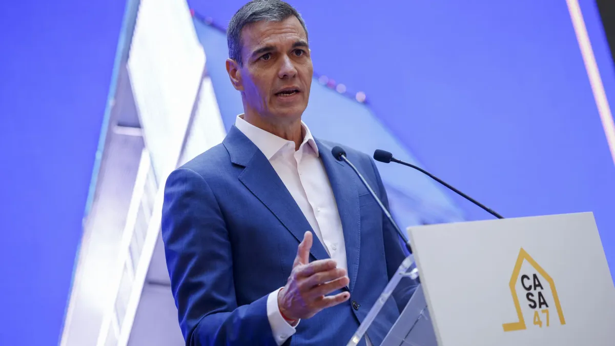 Sánchez anuncia la puesta en marcha de un portal 'online' con 800 pisos para acceder a las viviendas públicas estatales