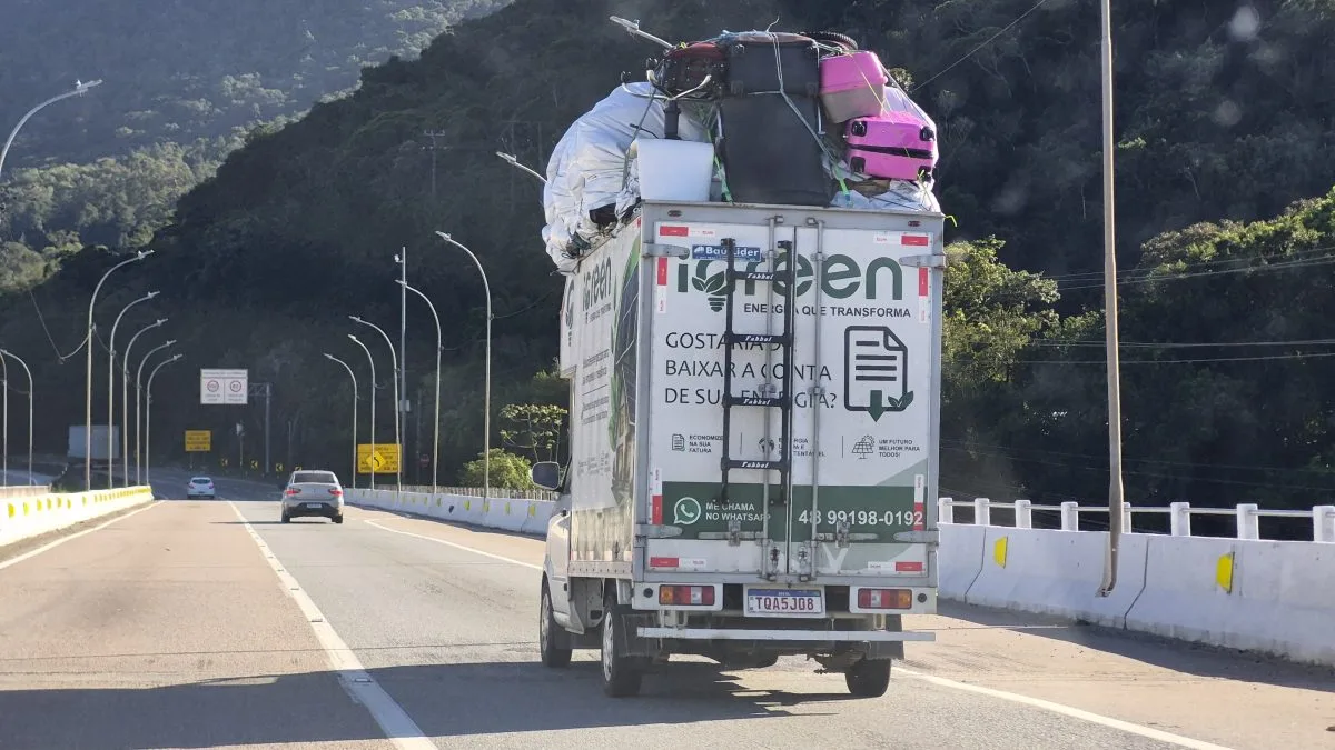 A dura e ainda longe de um desfecho realidade da BR-101 no Morro dos Cavalos