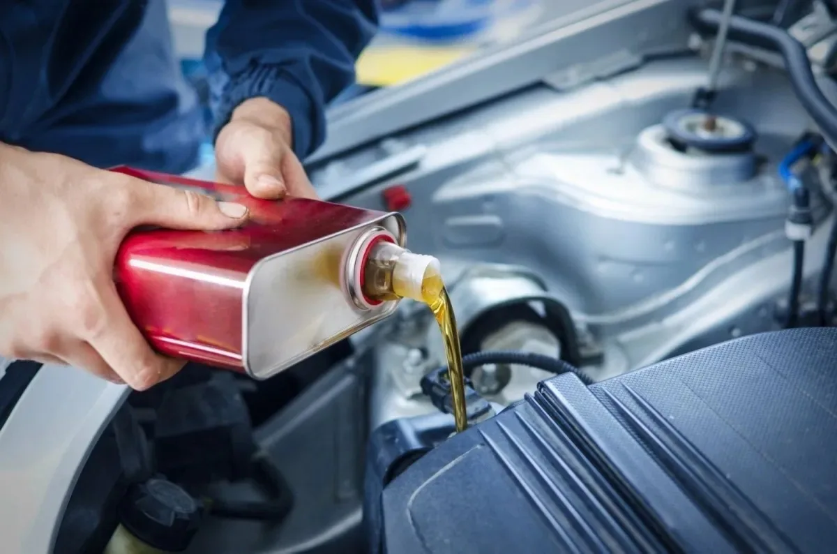 Nível do óleo acima do máximo faz mal ao carro? Descubra o perigo