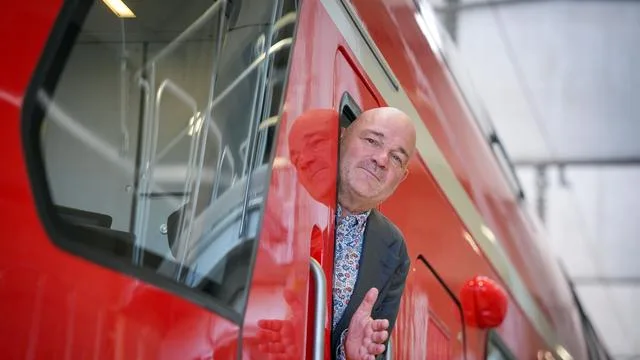 Generalsanierung: Bahn-Sperrung: Minister will Erleichterungen für Pendler